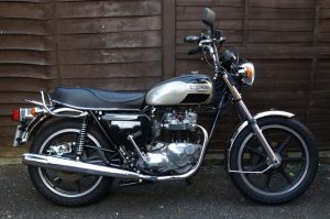 Triumph Bonneville T40 vs RE Classic 350